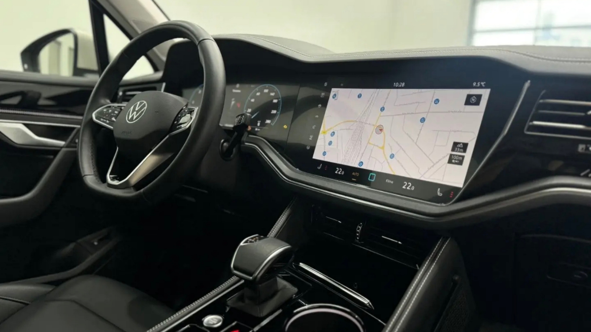 VOLKSWAGEN TOUAREG Gallery Image